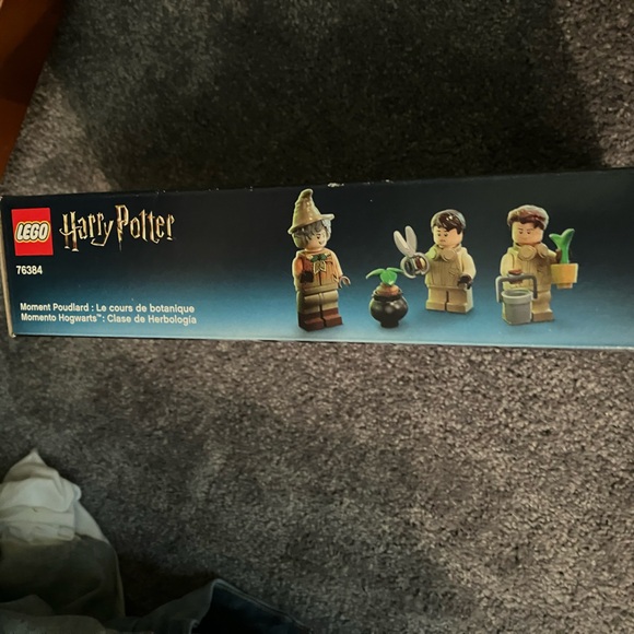Lego 76834 Herbology Class - Picture 2 of 5